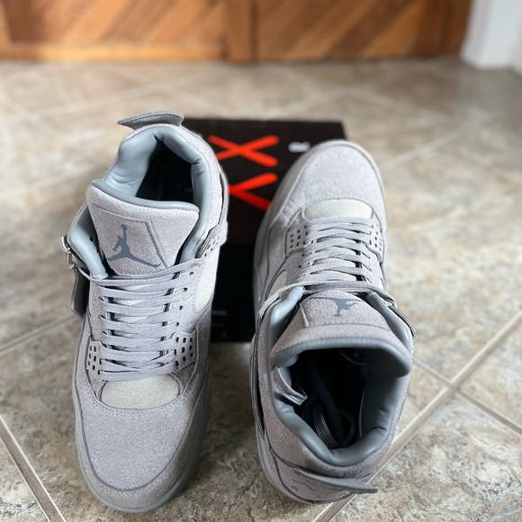 Kaws Jordan 4 retro taille 9 de couleur grise disponible - Picture 3 of 12